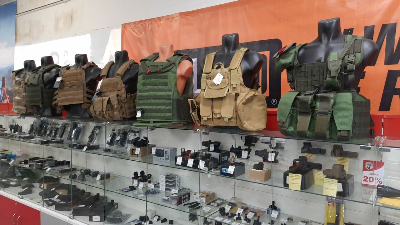 Ассортимент товаров армейского магазина "Фронт" на Родионова в Нижнем Новгороде