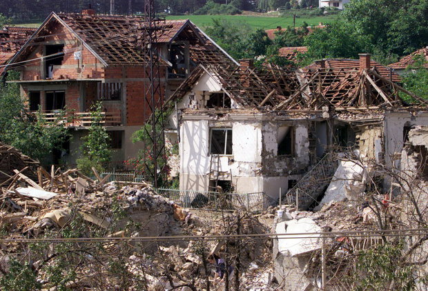 Картины разрушений в Сербии. 1999 год