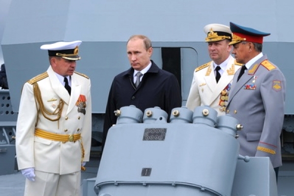 Владимир Путин во время посещения базы ДКБФ в г. Балтийске