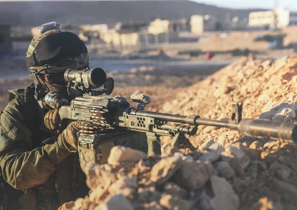 Боец ССО ВС РФ во время проведения контртеррористической операции в Сирии