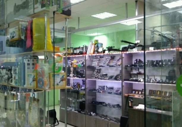 Ножи и другие товары в магазине "Белмарт" на Щорса в Белгороде