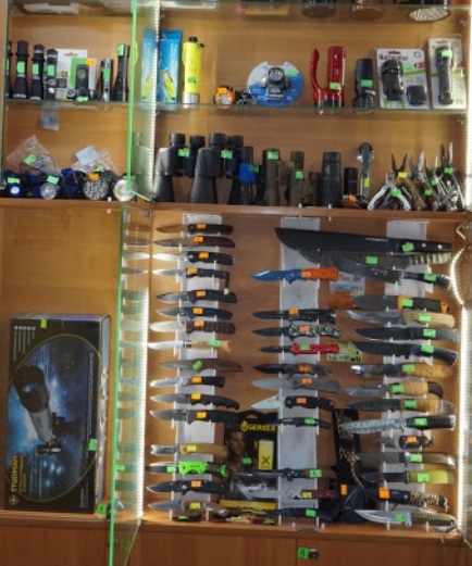 Ножи и другие товары в магазине "Полесский робинзон" на 60 лет Октября в Пинске
