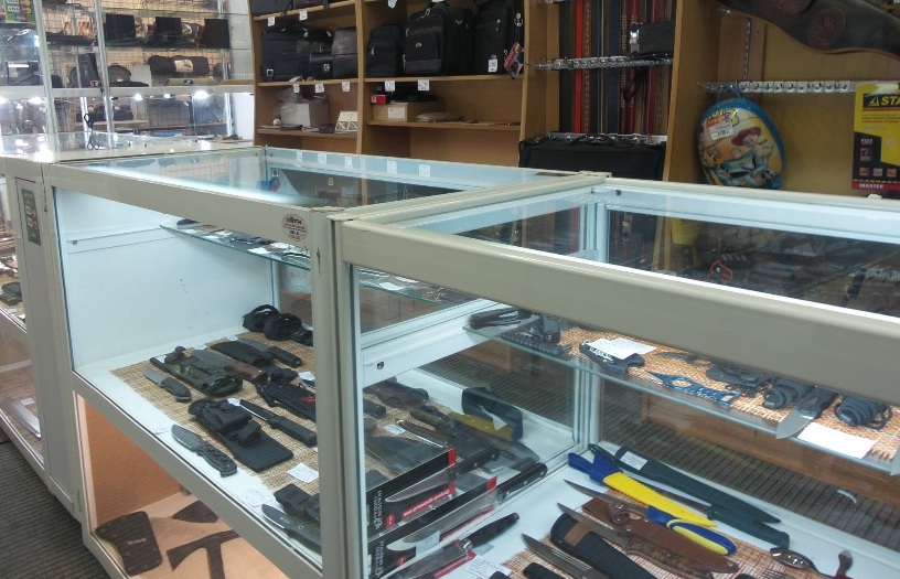 Ассортимент товара в магазине "Добрый нож" на Байкальской в Иркутске