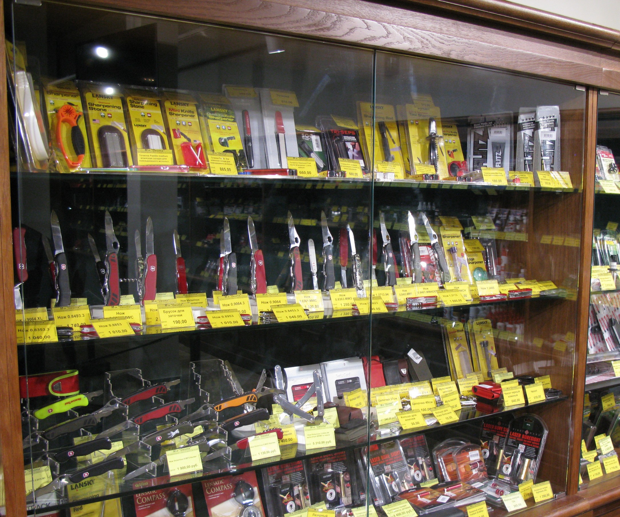 Ножи в магазине "Охота", г. Ижевск