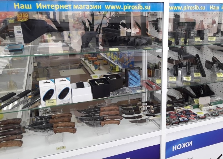 Ассортимент ножей в магазине "Русский Фейерверк" на Ленина в Кемерово