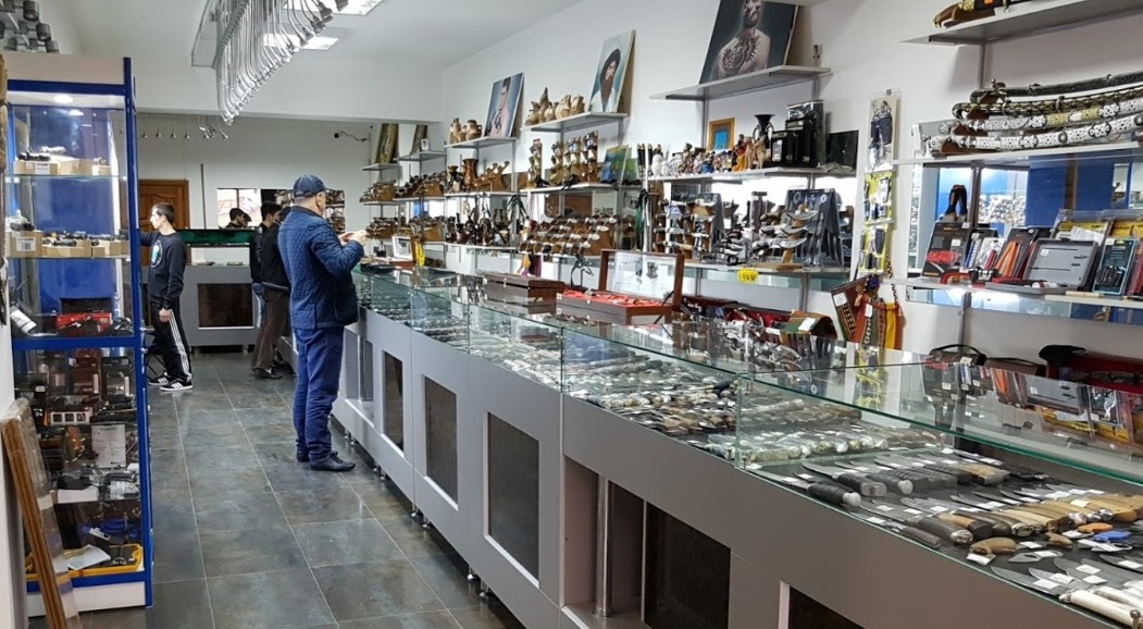 В магазине "Ножи плюс" на Дахадаева в Махачкале