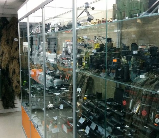 Ножи и различное снаряжение в магазине Extreme Hunter на Люблинской в Москве