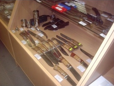 Ножи в магазине "Оружейник" на Ленина в Апатитах