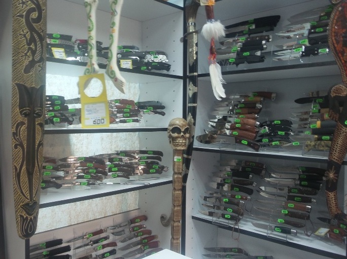 Ножи в магазине "Али Баба" на проспекте Мусы Джалиля в Набережных Челнах