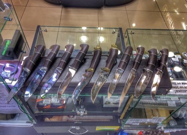 Ножи в магазине "Снайпер" на проспекте Чулман в Набережных Челнах