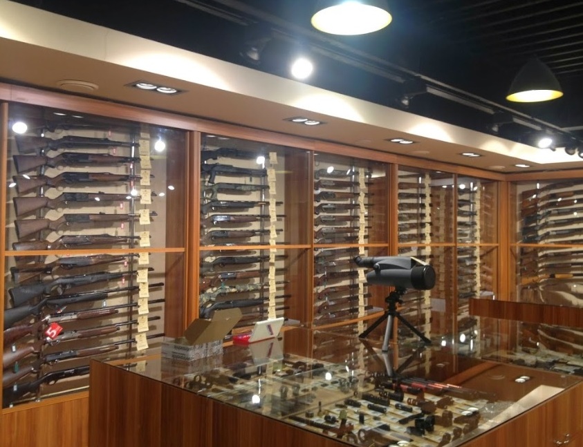 Ножи и охотничье оружие в магазине "Охотактив" в БаZе на Писарева. Новосибирск