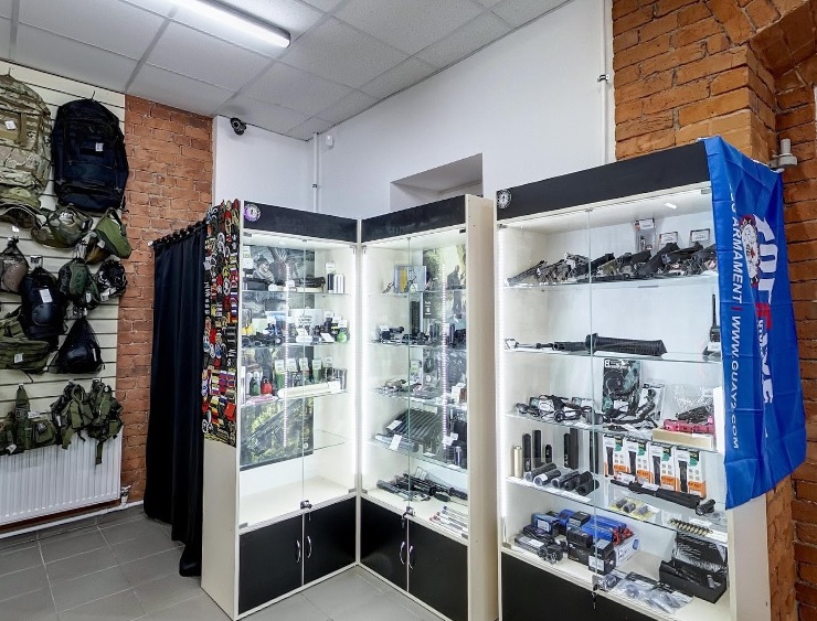 Ножи и другие товары в магазине Strike Active на Лиговском в Санкт-Петербурге