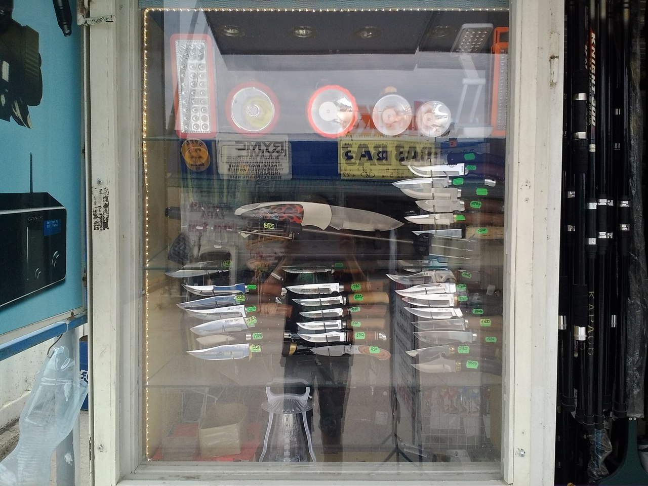 Ножи в магазине "Рыбфон" на Фиолентовском шоссе в Севастополе