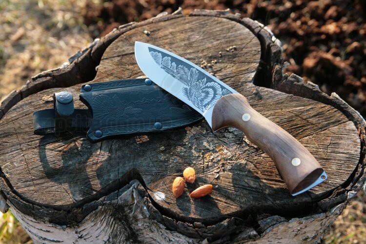 Охотничий кизлярский нож "Глухарь" в сочинском магазине на Платановой