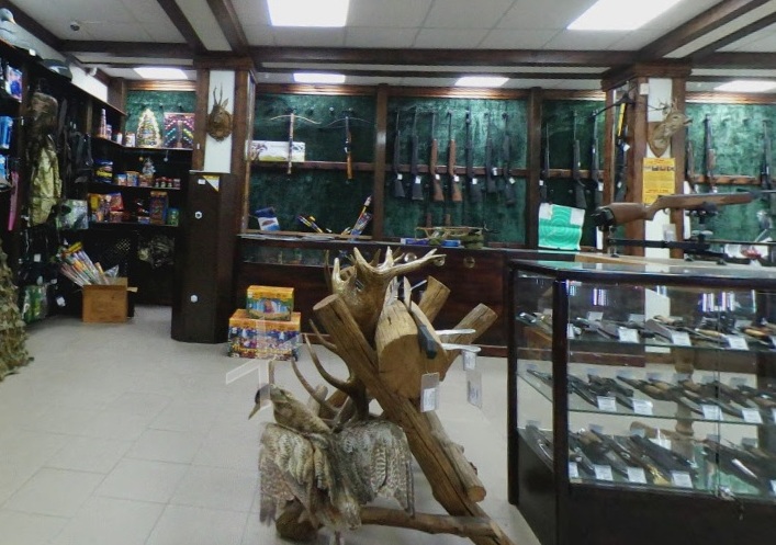 Ножи и другие товары в магазине "Камуфляж" на Гайдара в Сочи
