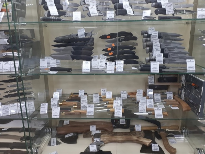 Ножи в магазине товаров для охоты и активного отдыха "Беркут" на Киквидзе в Тамбове