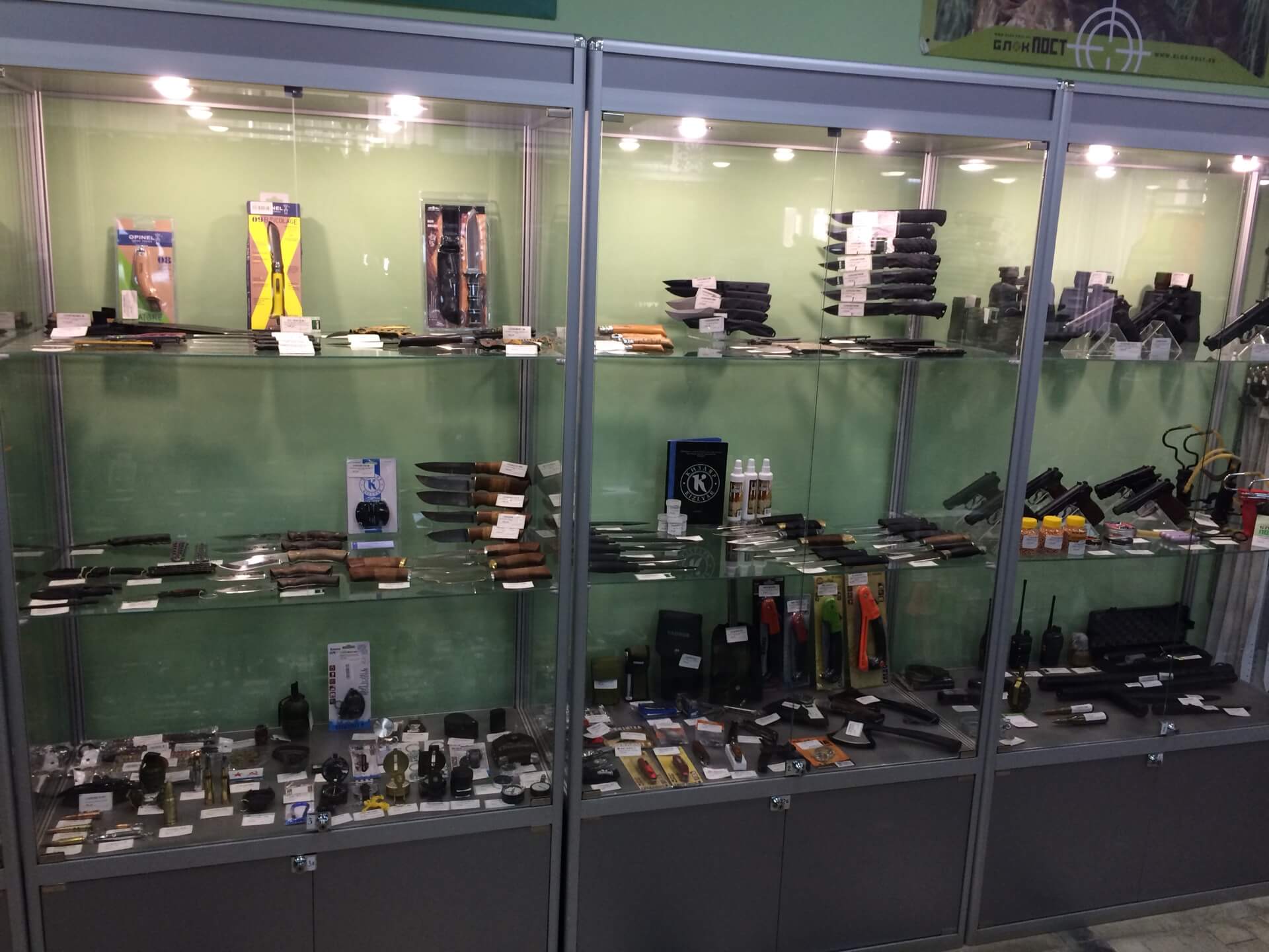 Широкий выбор ножей в магазине "Блокпост" на Минаева в Ульяновске