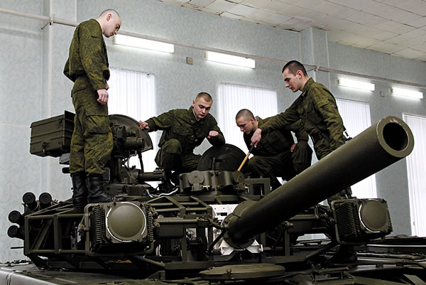 Занятия с курсантами-танкистами в учебном классе