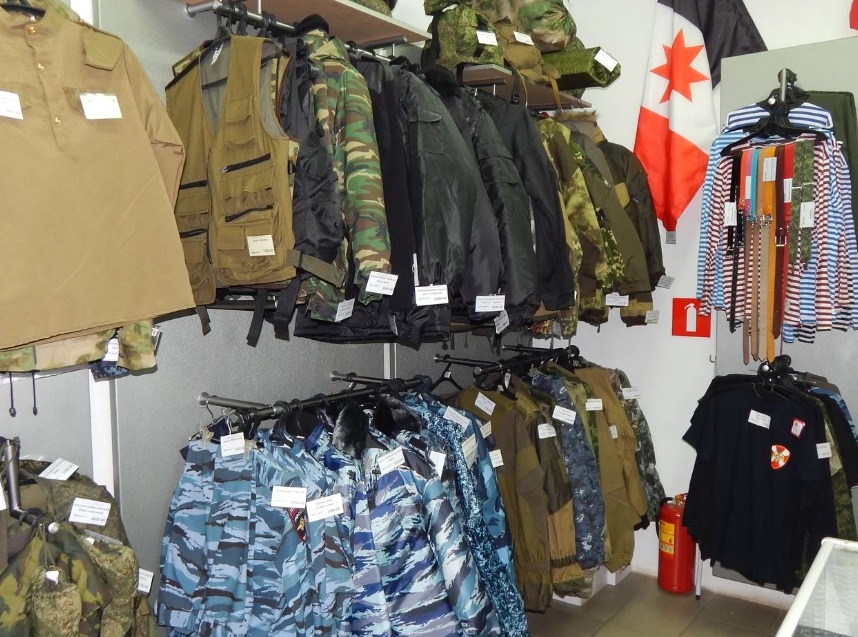 Ассортимент товаров армейского магазина "Кобра" на Свободы в Ижевске
