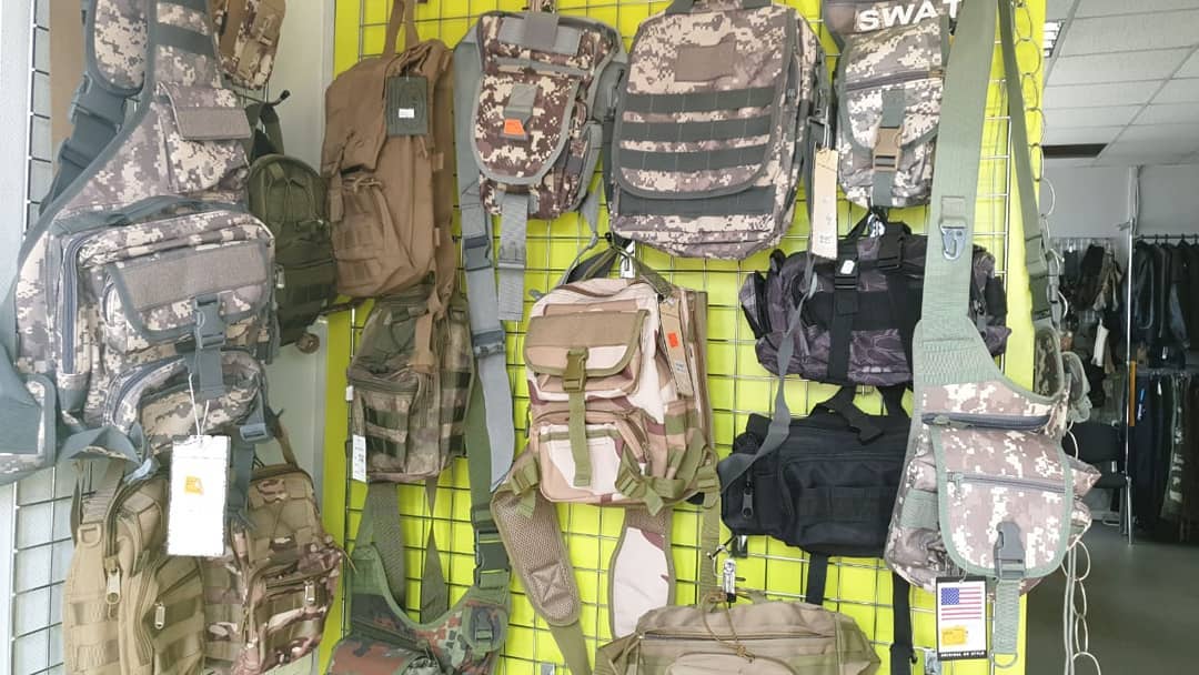 Ассортимент товаров армейского магазина «Камуфляж-Амуниция М65» в Одинцово