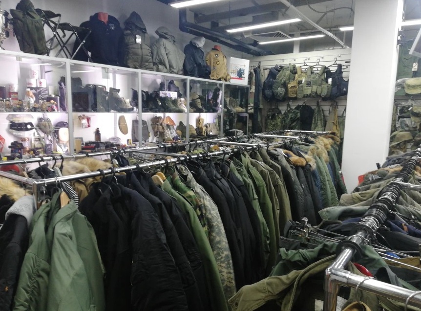 Ассортимент товаров армейского магазина "Штурмъ" на Западной в рп Новоивановское