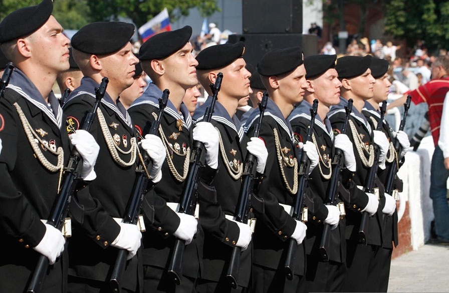 Торжественный парад морских пехотинцев в Калининграде