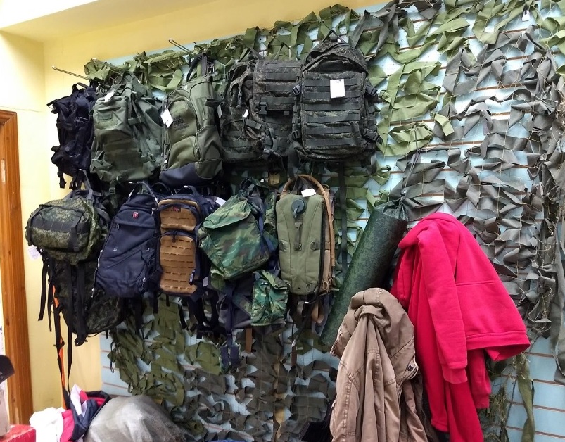 Ассортимент товаров армейского магазина "Джамп" на Ямашева в Казани