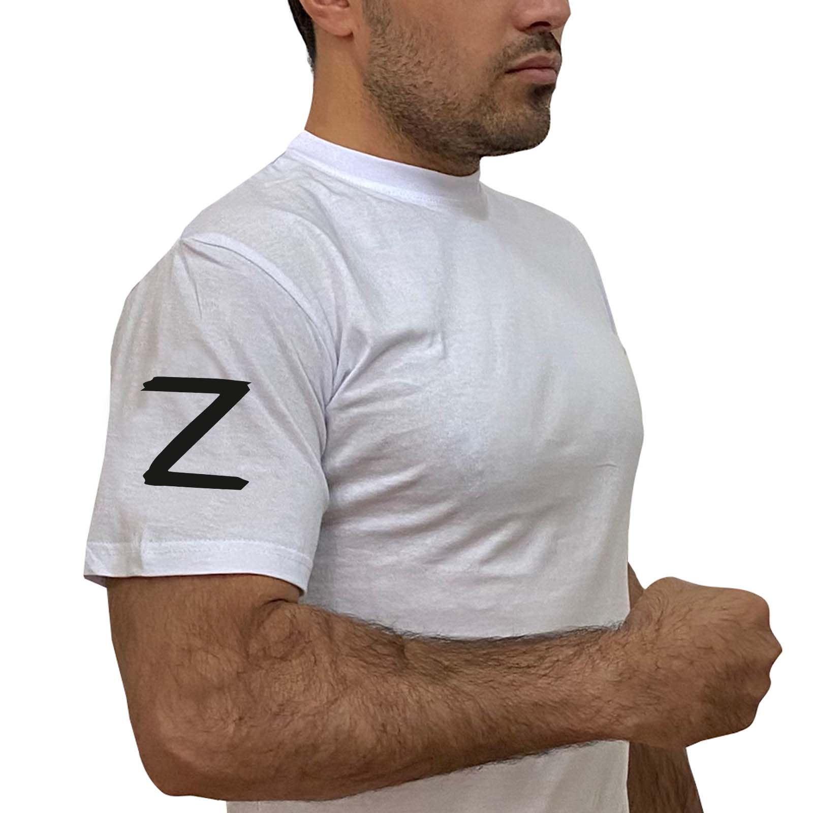Купить белую футболку с надписью Z на рукаве