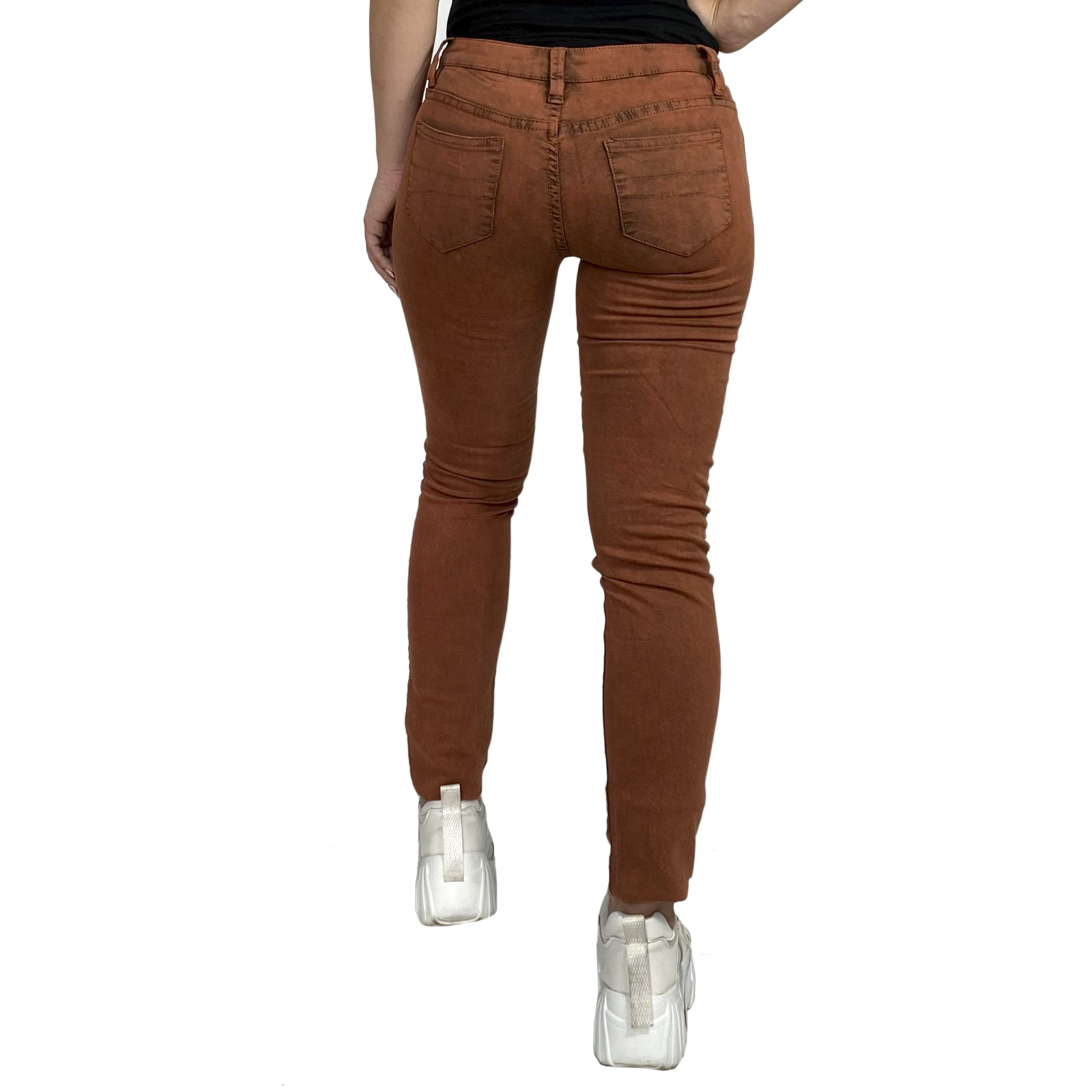 Женские джинсы в обтяжку – такого цвета вы не найдете больше нигде!