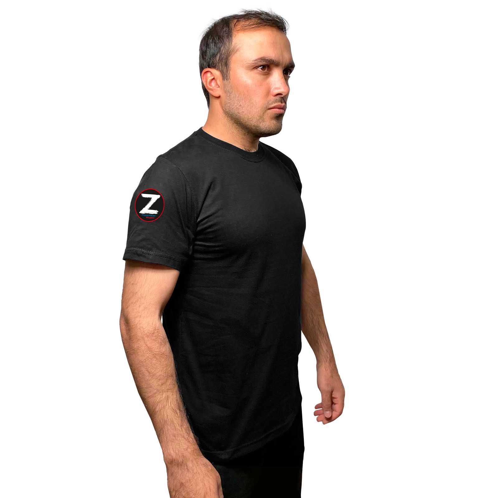 Чёрная футболка с термотрансфером Z на рукаве
