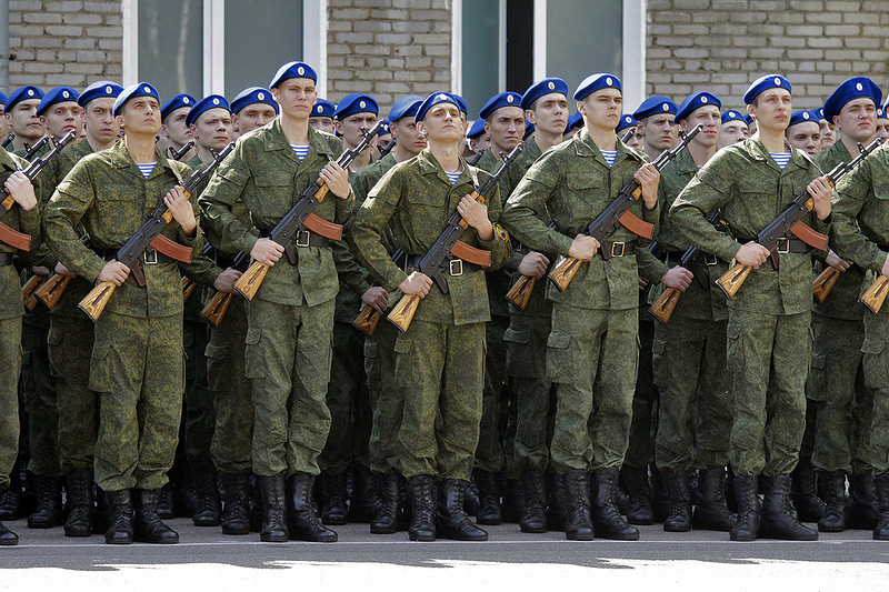 Выступление солдат президентского полка