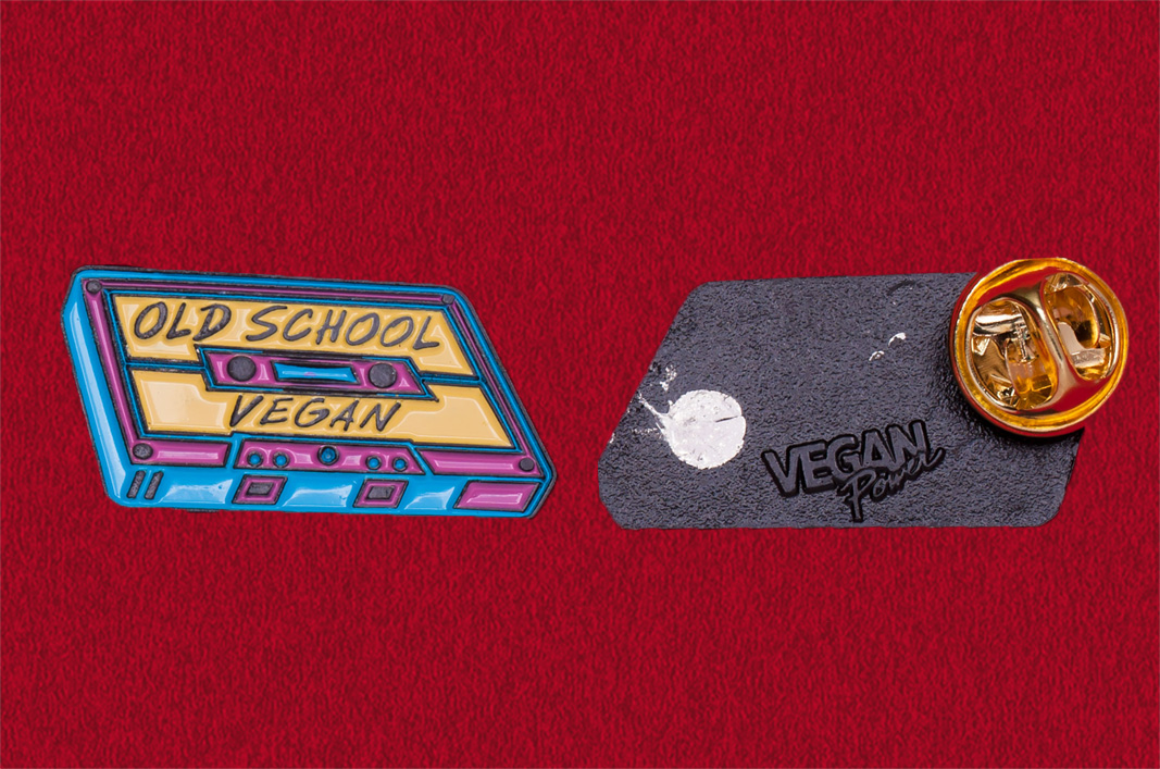 Дизайнерский значок в виде MC-кассеты "Веган старой школы" от Vegan Power