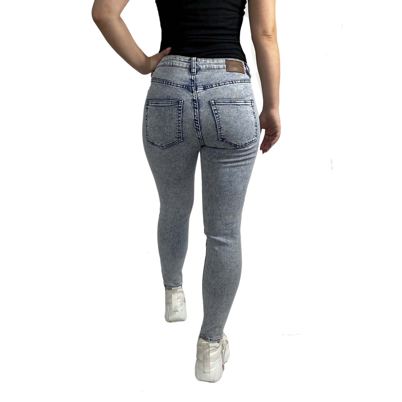 Заказать с доставкой брендовые женские джинсы