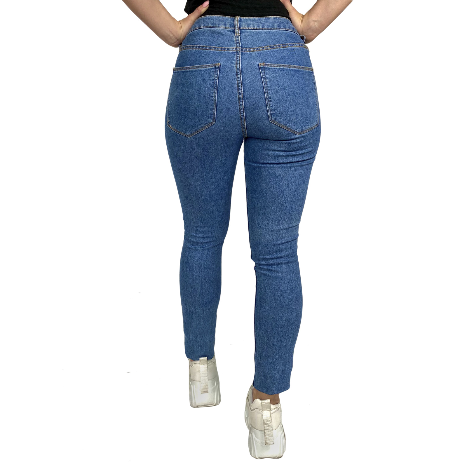 Облегающие фирменные джинсы и другая одежда для девушек и женщин