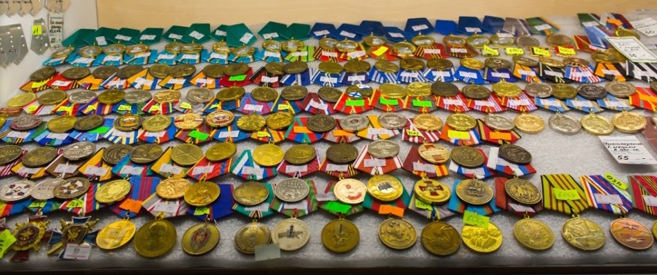 Большой выбор медалей в магазине "Бескозырка" в Санкт-Петербурге