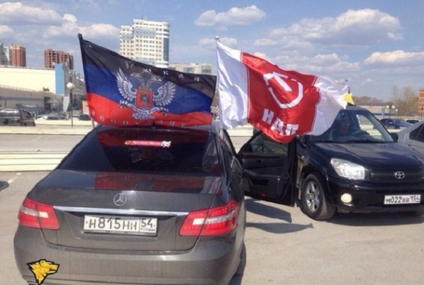 Флаг ДНР на машине 