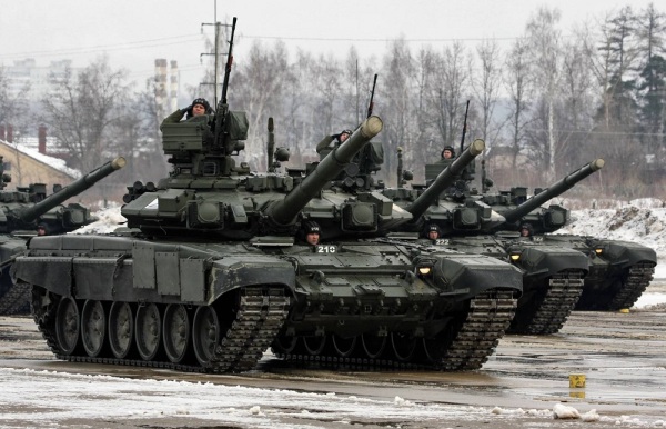 Красавцы Т-90 на военном параде
