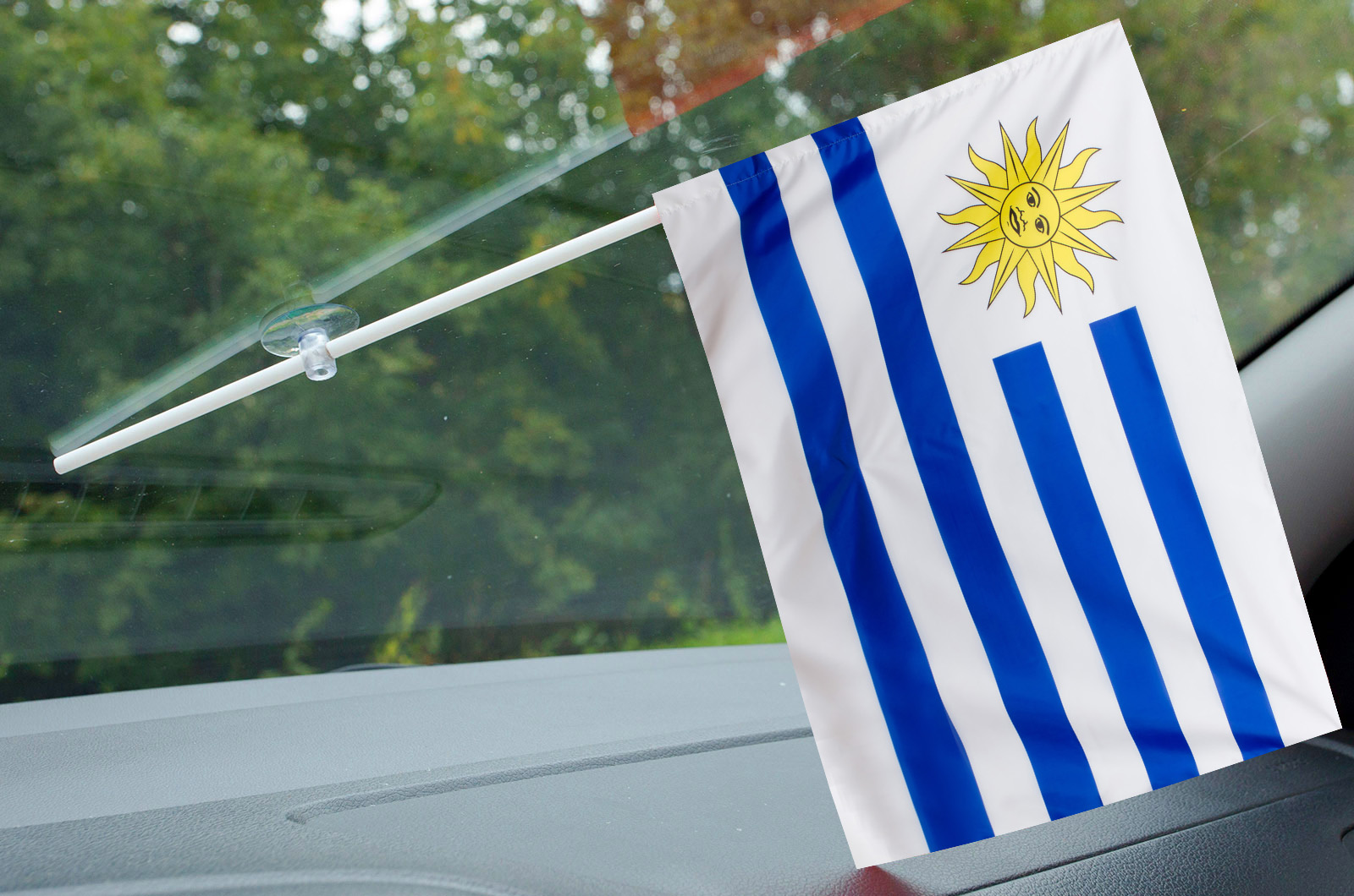 Купить флажок Уругвая в машину с прозрачной присоской