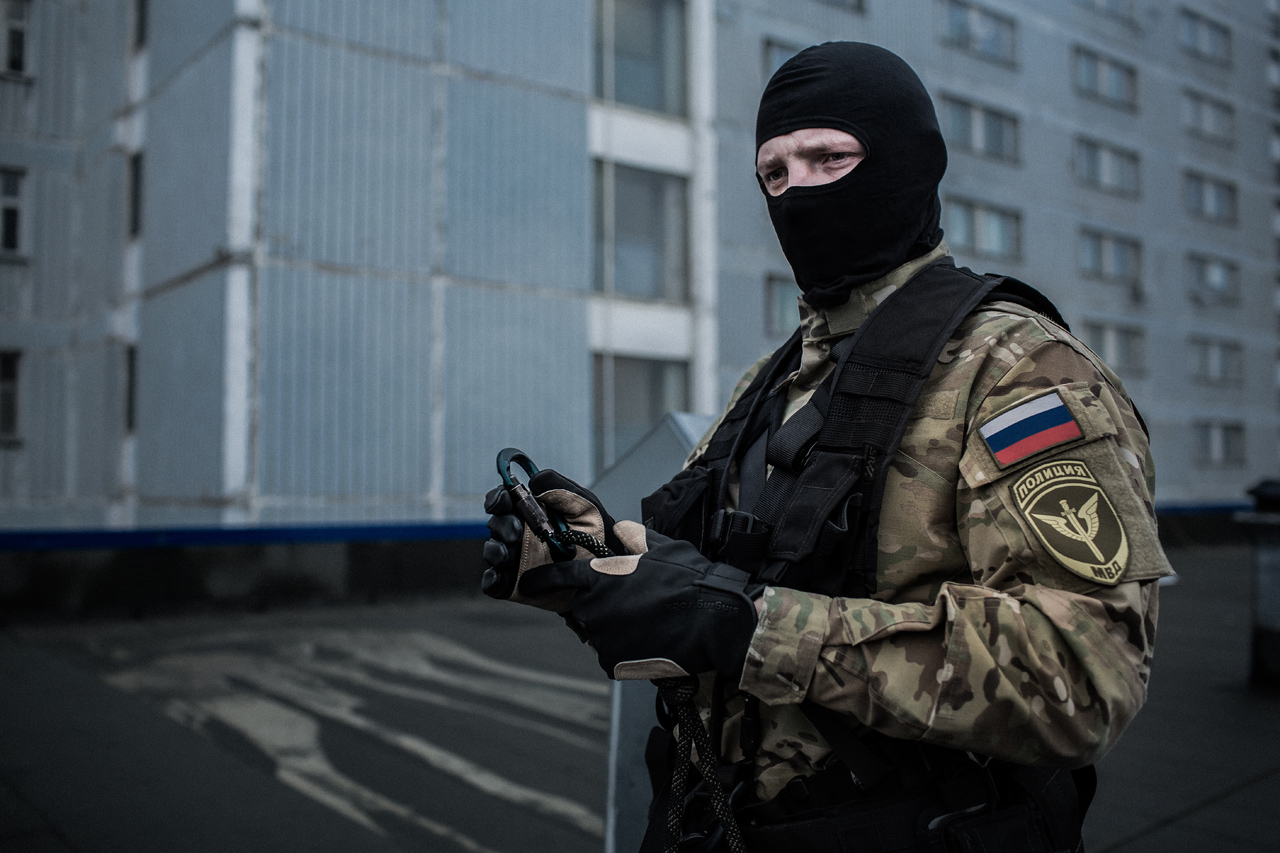 Офицеры отряда быстрого реагирования "Рысь" МВД РФ проходят строгий отбор и обладают высочайшей подготовкой