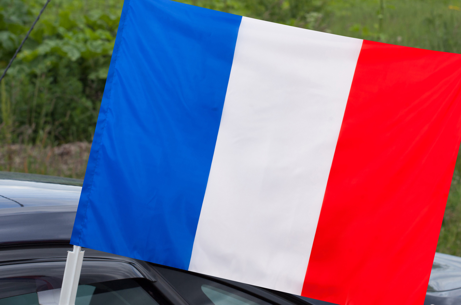 Заказать Французский флаг с кронштейном по лояльной цене