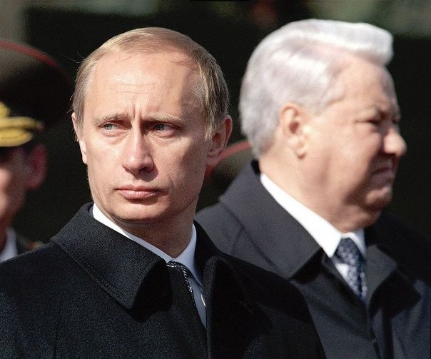 Владимир Путин и Борис Ельцин в конце 90-х годов ХХ века