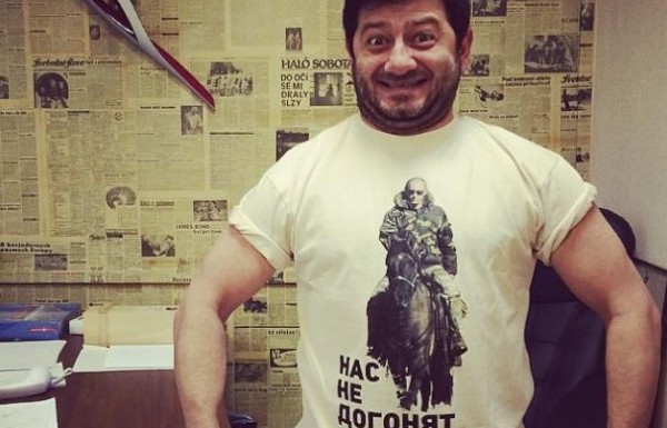Миша Галустян купил футболку из коллекции с Путиным