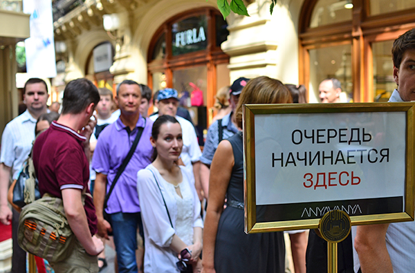 В "Военпро" все желающие смогут купить патриотические футболки без всяких очередей