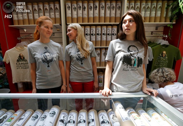 Большая коллекция футболок с принтом Владимира Путина доступна в два клика