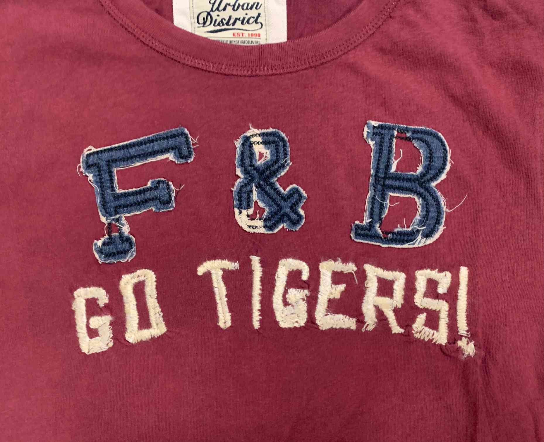 Классная мужская футболка с девизом Go Tigers!