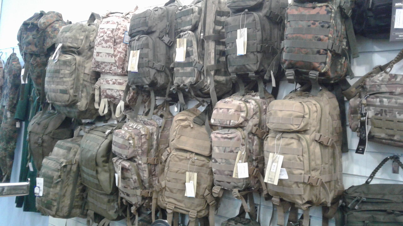 Ассортимент товаров магазина снаряжения "Униформа НАТО" на ул. 2-я Пятилетка в Краснодаре
