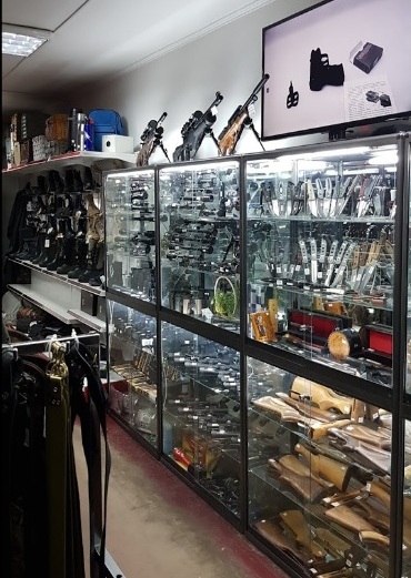Ножи и другие товары в магазине "Мечта охотника" на Сейфуллина в Алматы