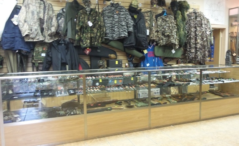 Ножи и другие товары в магазине "Оружие" на Ленина в Северодвинске