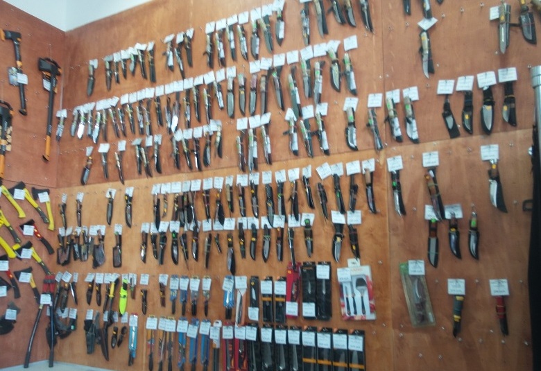 Ножи в магазине "Алмаз" в "Городе Мастеров" на Курнатовского в Чите