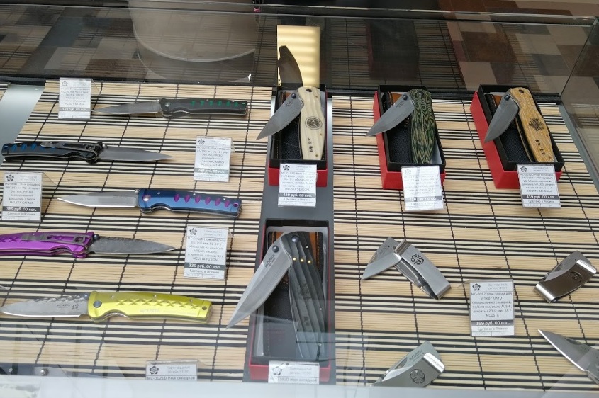 Японские складные ножи в магазине 11R на Победителей в Минске